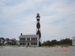 Picture of Cape Lookout lighthouse and building